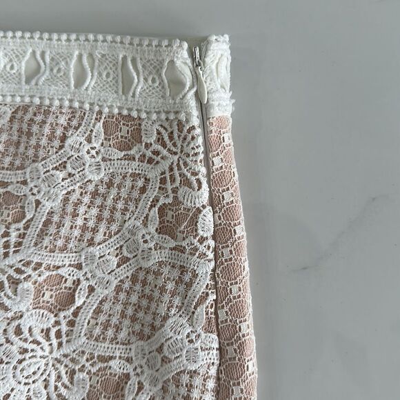 Endless Rose Crochet Lace Mini Skirt Size Medium - Picture 4 of 9